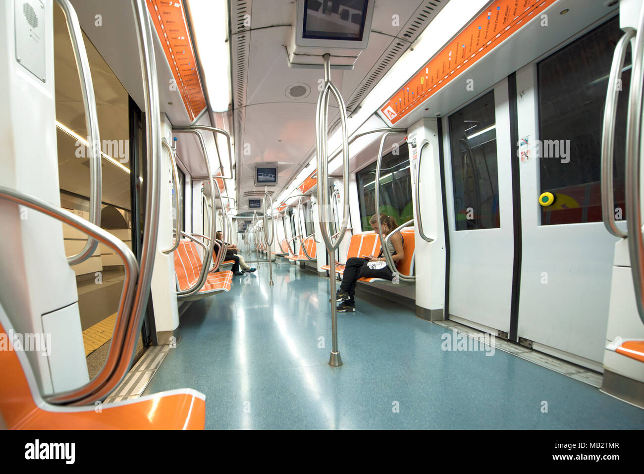 In den leeren Wagen der Stadt U-Bahn. Rom Stockfoto