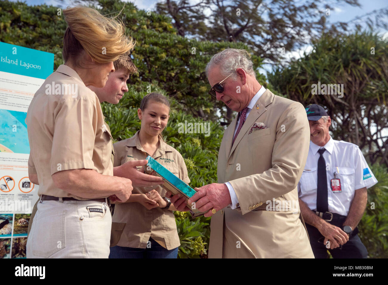 Der Prinz von Wales trifft die Familie der Australischen zookeeper Steve Irwin (links-rechts) Terri, Bindi, Robert und bei einem Besuch bei Lady Elliot Island in Australien. Stockfoto