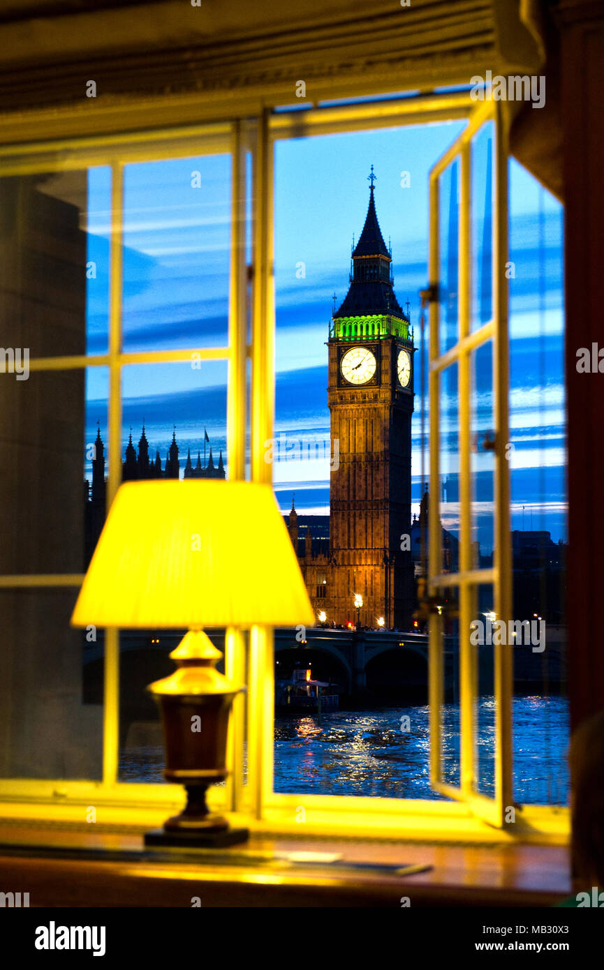 Das Parlament bei Nacht Stockfoto