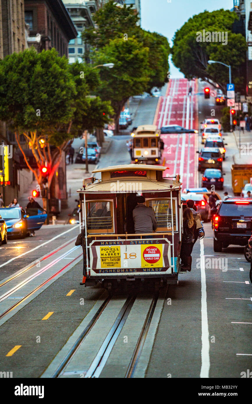 Die Seilbahn an der Powell Sreet. Rund um den Union Square. San Francisco. Kalifornien, USA Stockfoto