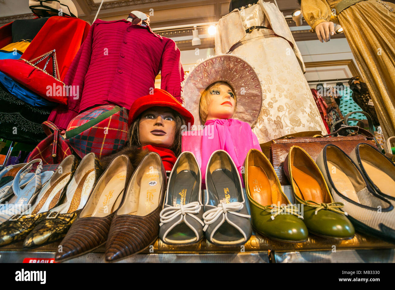 Jahrzehnte der Mode Shop. Haight-Ashbury District. Die Nachbarschaft ist für die Herkunft der Hippie Zähler Kultur bekannt. San Francisco. Kalifornien, Stockfoto