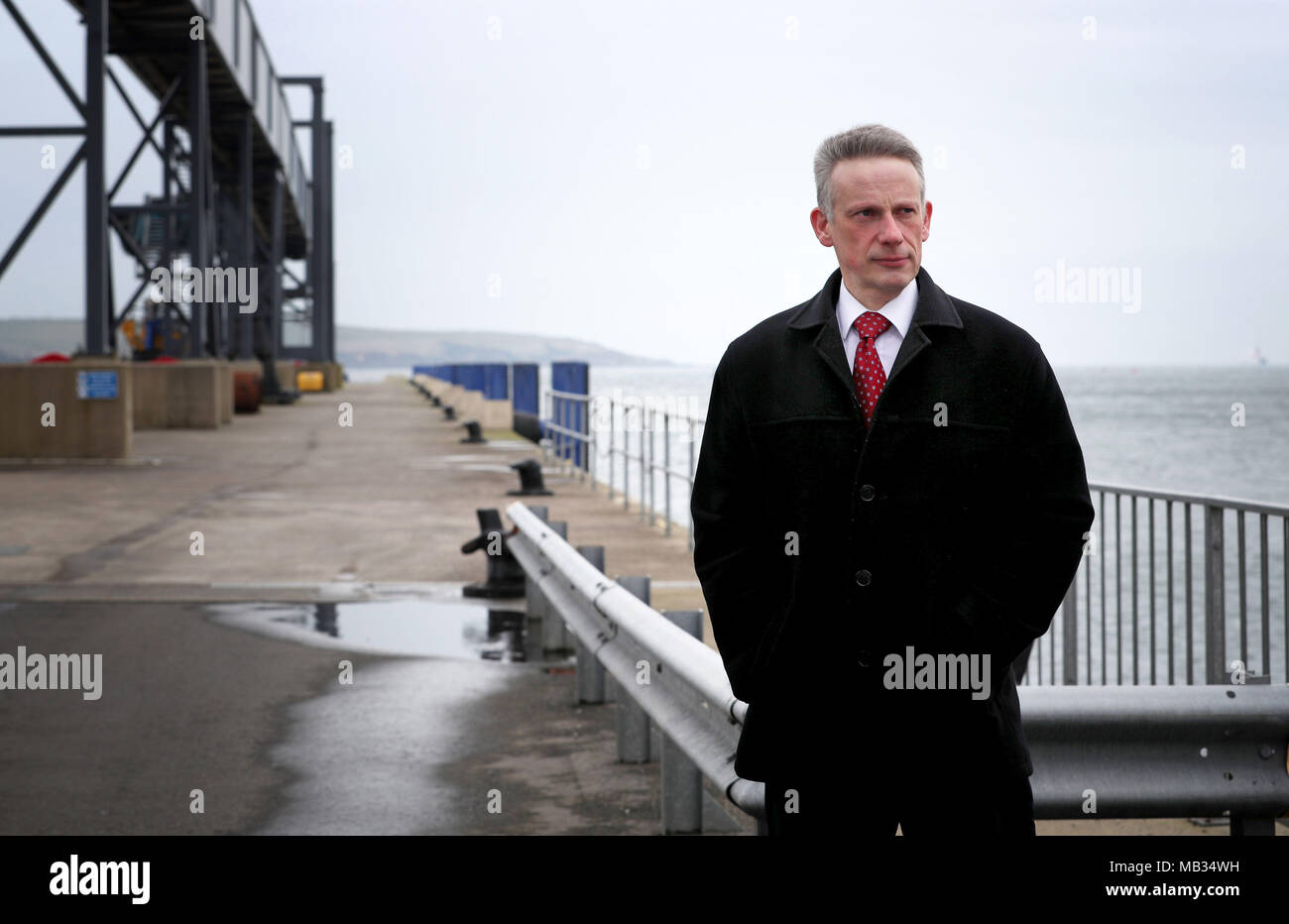 Polizei von Nordirland Kriminalhauptkommissar Raymond Murray am Cairnryan Fährhafen, in Dumfries und Galloway, auf den 30. Jahrestag von Inga Maria Hauser Mord, in dem er die Menschen in Schottland für Hilfe mit einer Linie der Untersuchung gebeten. Stockfoto