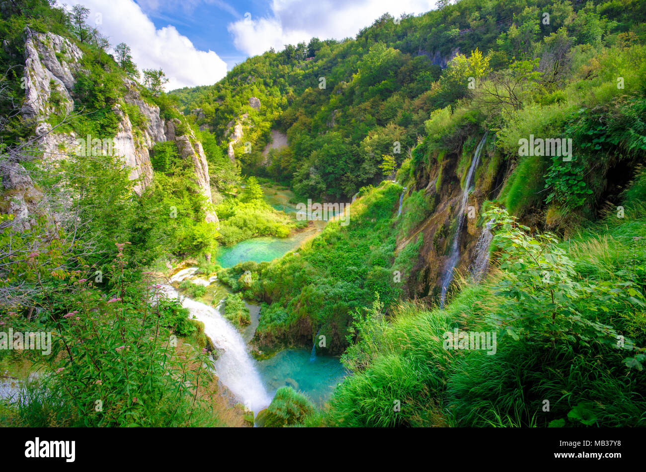 Plitvicer Seen, Kroatien. Naturpark mit Wasserfällen und türkisblauem Wasser Stockfoto