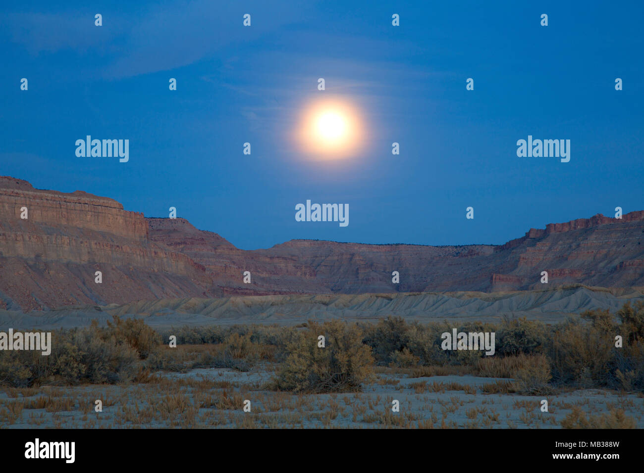 Mondaufgang über Buch Klippen, Emery County, Utah Stockfoto