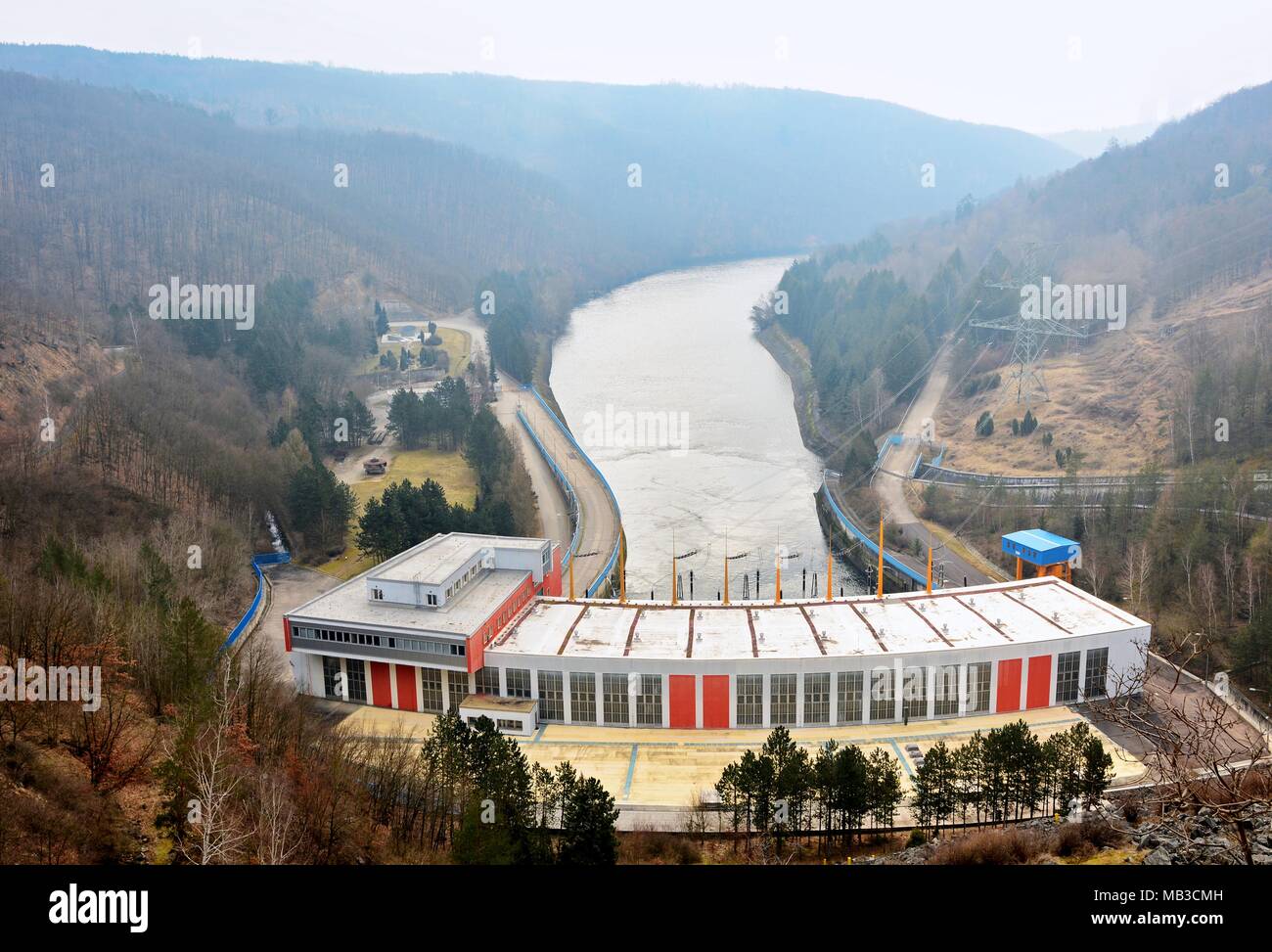 Die obige Ansicht einer Pumped-Storage Wasserkraftwerk am Stausee Dalesice. Stockfoto