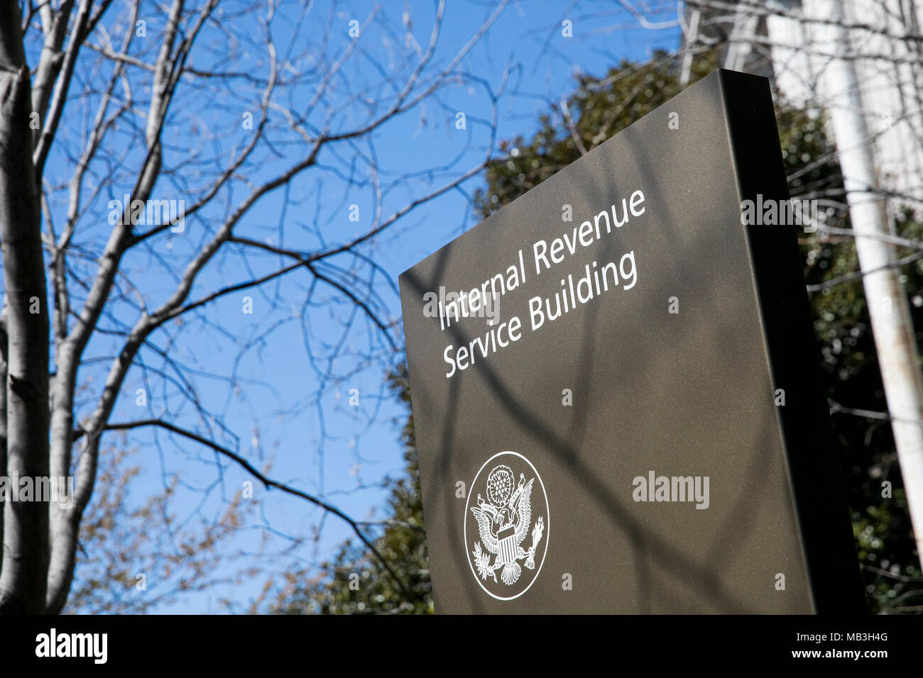 Ein logo Zeichen außerhalb des Hauptquartiers der Internal Revenue Service (IRS) in der Innenstadt von Washington, D.C., am 31. März 2018. Stockfoto