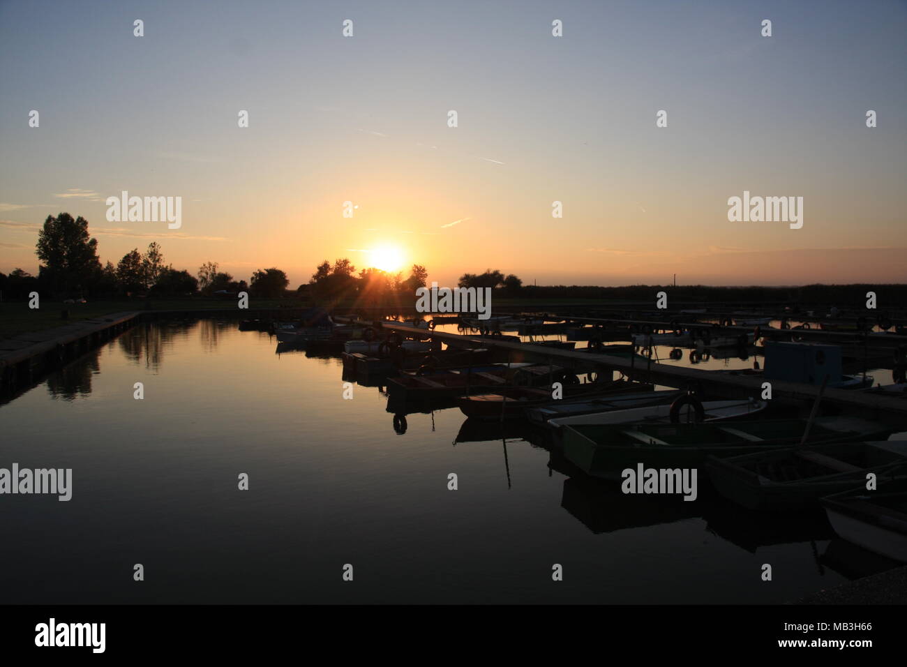 Sonnenuntergang am Velence See, Ungarn Stockfoto