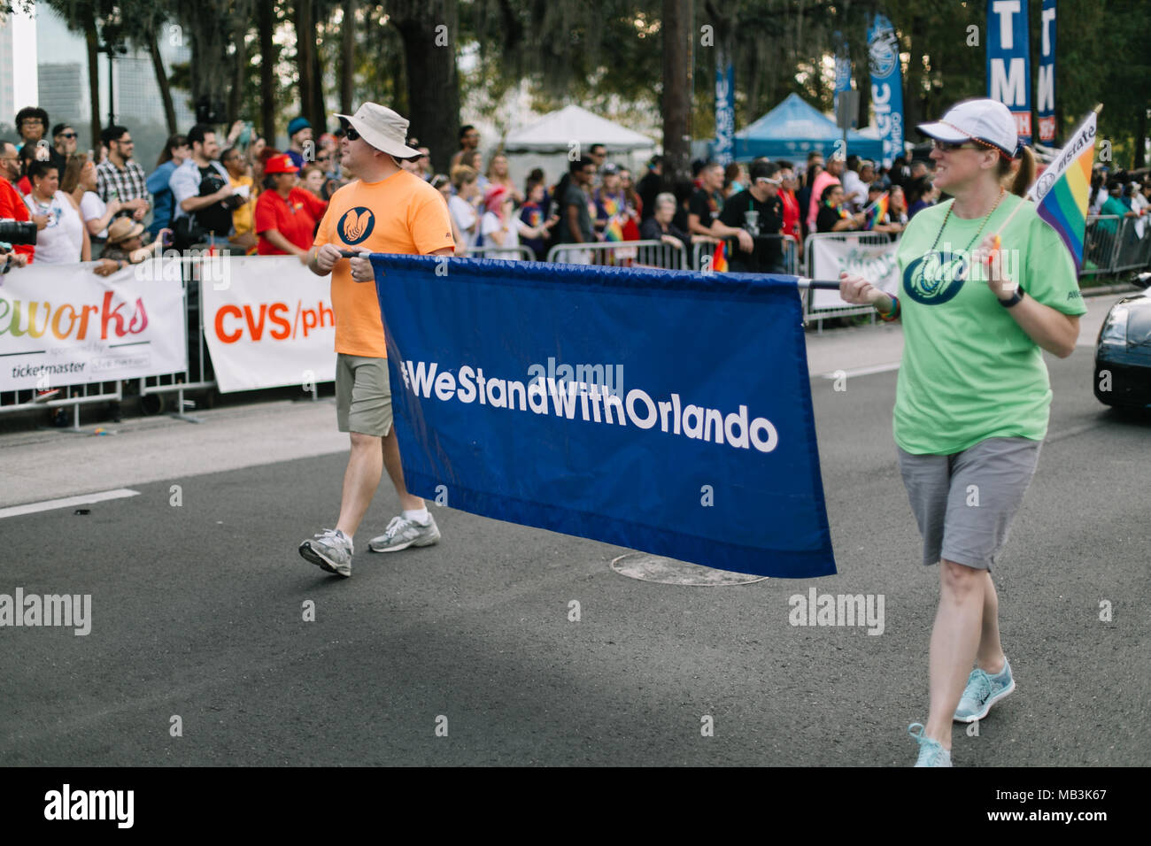 Allstate Mitarbeiter gehen in Orlando Pride Parade (2016). Stockfoto