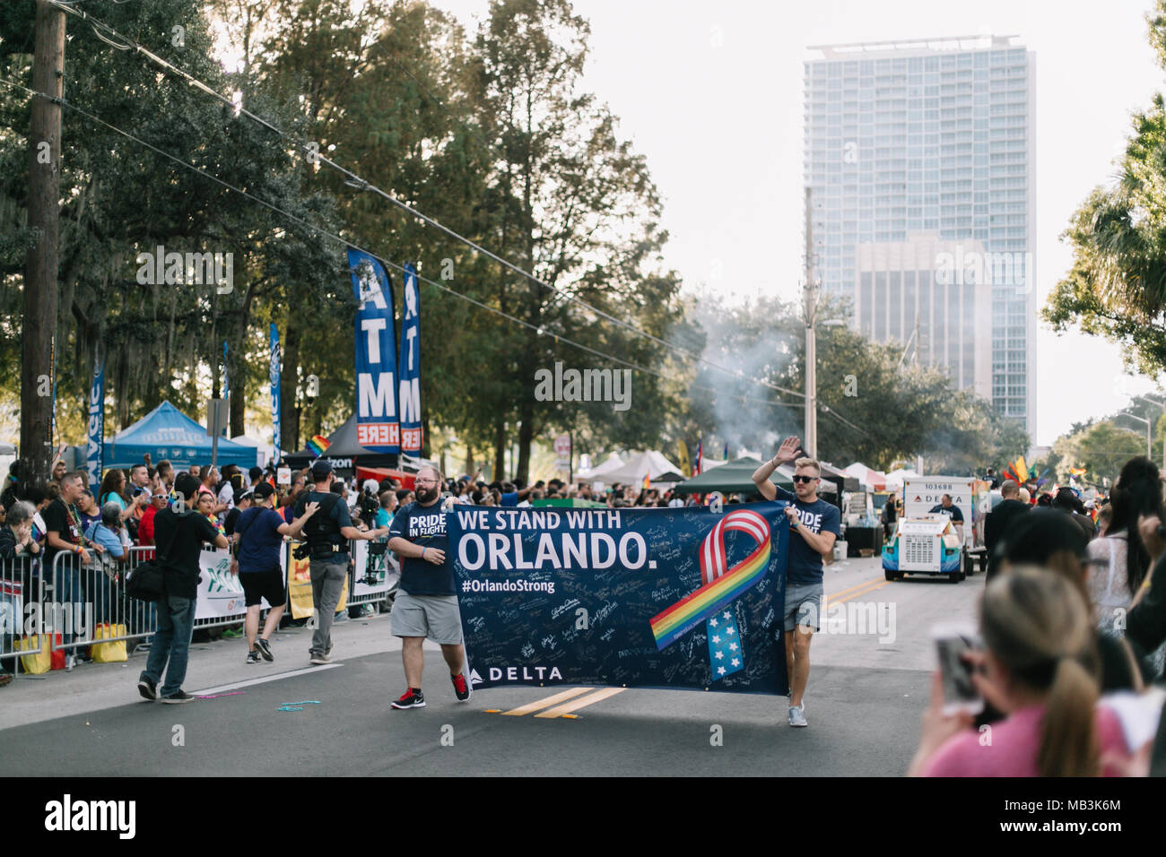 Delta Airlines Mitarbeiter am Orlando Pride Parade (2016). Stockfoto