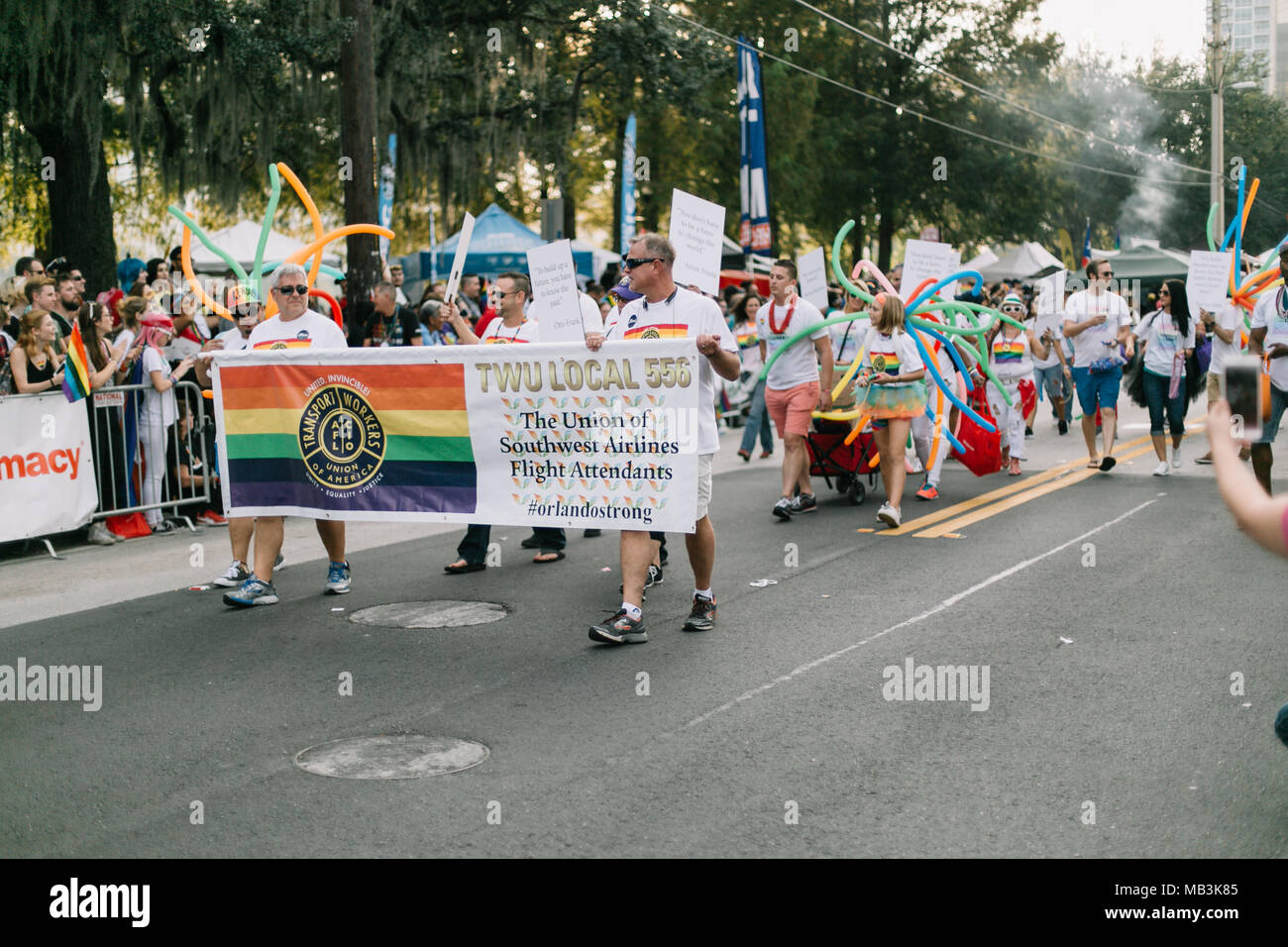 TWU Local 556: Die Union der Southwest Airlines Flugbegleiter bei Orlando Pride Parade (2016). Stockfoto