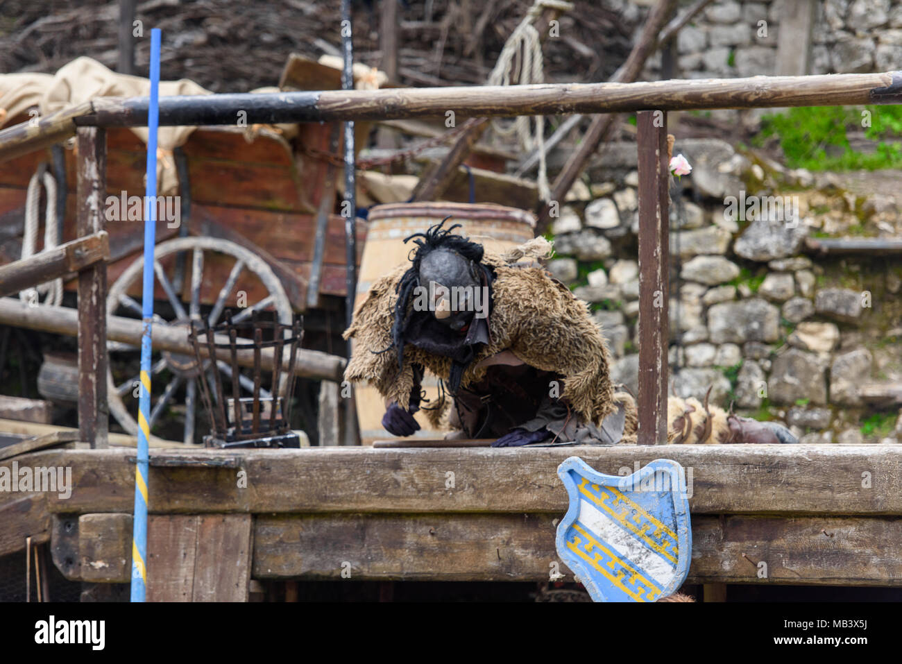 PROVINS, Frankreich - 31. MÄRZ 2018: Unbekannter scary Bösewicht während des Angriffs auf das Reich im mittelalterlichen Rekonstruktion der Legende von den Rittern Stockfoto