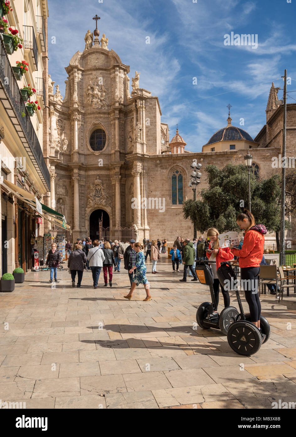 Segway Tour durch die Kathedrale in Valencia, Spanien Stockfoto