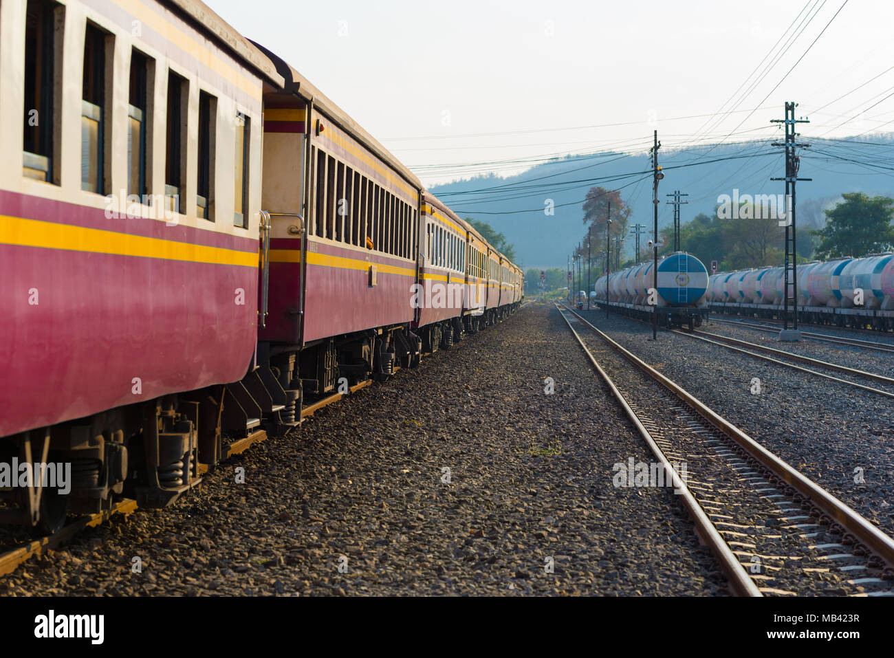 Personenzug Der Thailandischen Eisenbahn Dies Ist Ein Zweiter Klasse Sitzen Wagen Eines Zuges Ubon Ratchathani Bangkok Thailand Stockfotografie Alamy