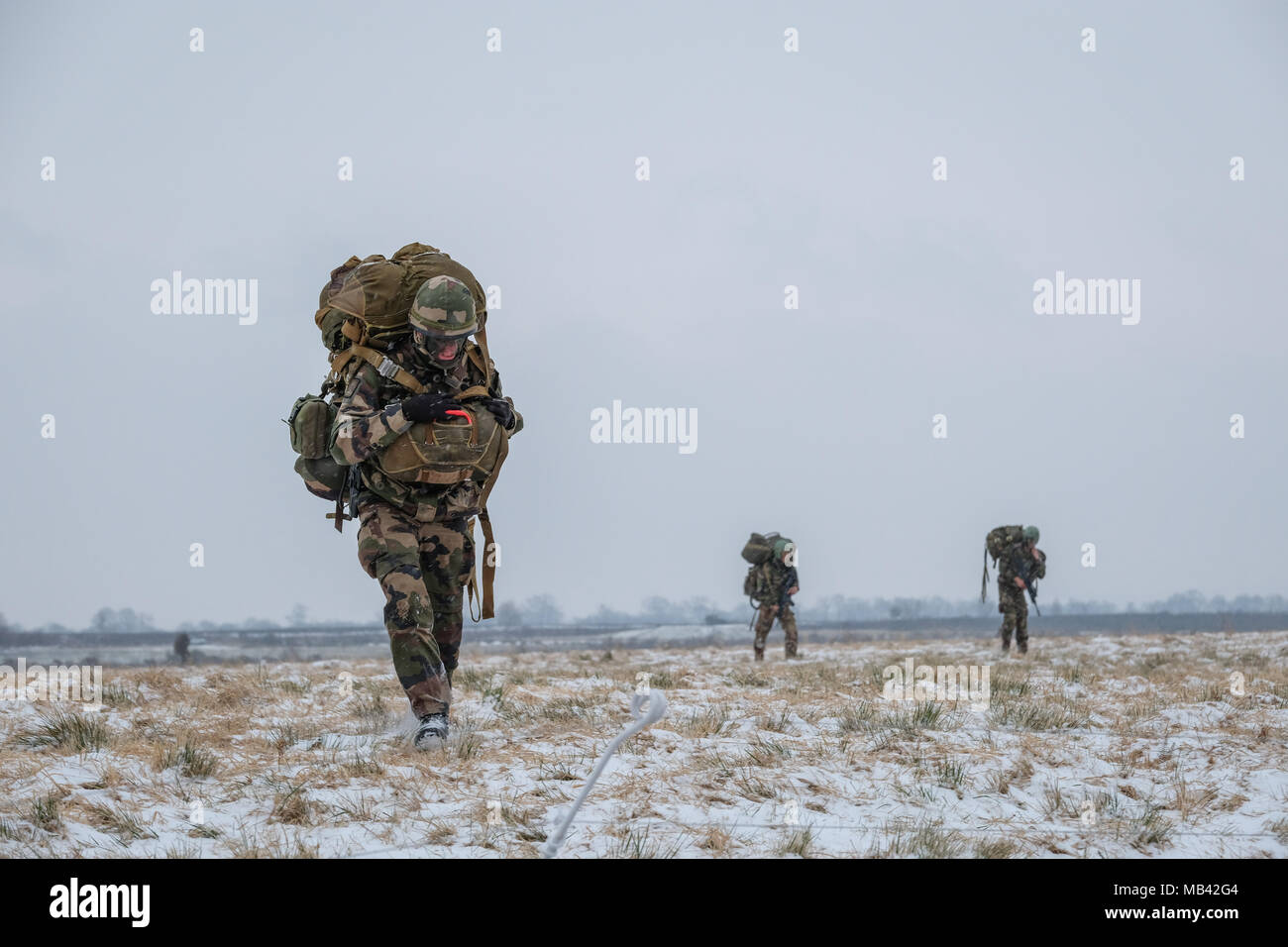 Französische Fallschirmjäger Zug in den Süden von Frankreich vor dem Krieg in Afrika, für Barkhane militärische Operation gegen den Terrorismus. Toulouse - Frankreich - Februar 2018. Les paras Français s'entraînent avant de partir en guerre en Afrique pour l'Opération Barkhane. Toulouse - Frankreich - février 2018. Stockfoto