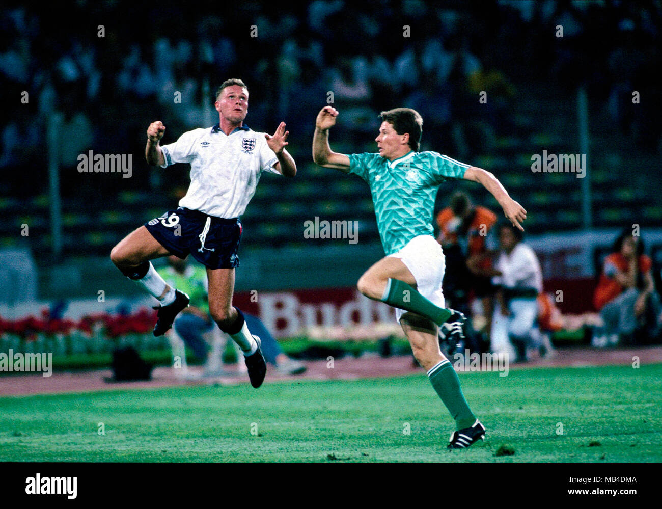 Fifa Fussball Weltmeisterschaft 1990 Italia Italien 1990 4 7 1990 Stadio Delle Alpi Turin Italien Halbfinale West Deutschland Gegen England Paul Gascoigne England V Stefan Reuter Deutschland Stockfotografie Alamy