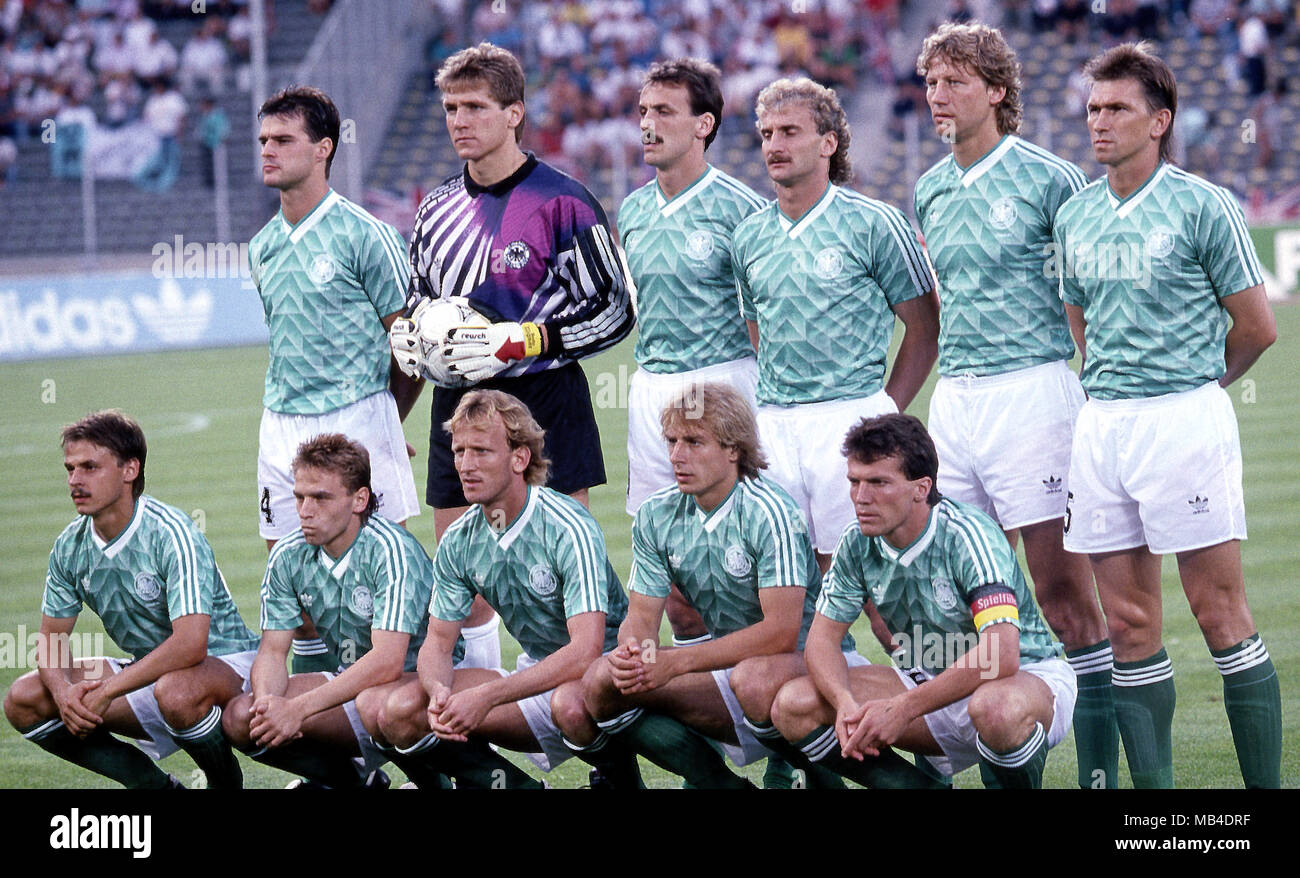 Rudi völler 1990 Fotos und Bildmaterial in hoher Auflösung Alamy