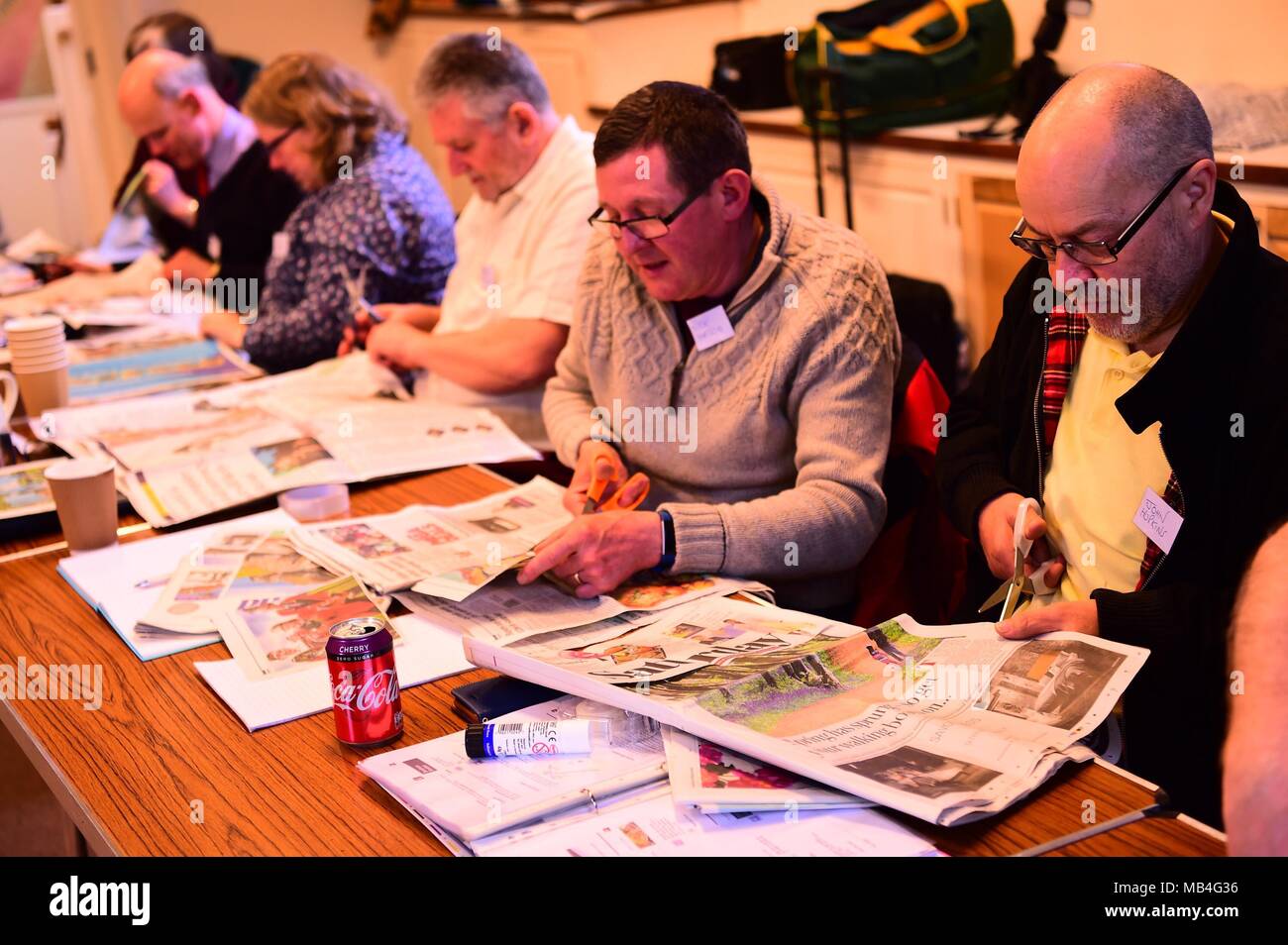 Cirencester England UK, Samstag, 07. April 2018 begeisterte Fotografen, die an der jährlichen Alamy Stock Photography Workshop unter der Unterricht von professionellen Fotografen Keith Morris, in Cirencester im Herzen der englischen Cotswolds Foto © Keith Morris/Alamy leben Nachrichten Stockfoto