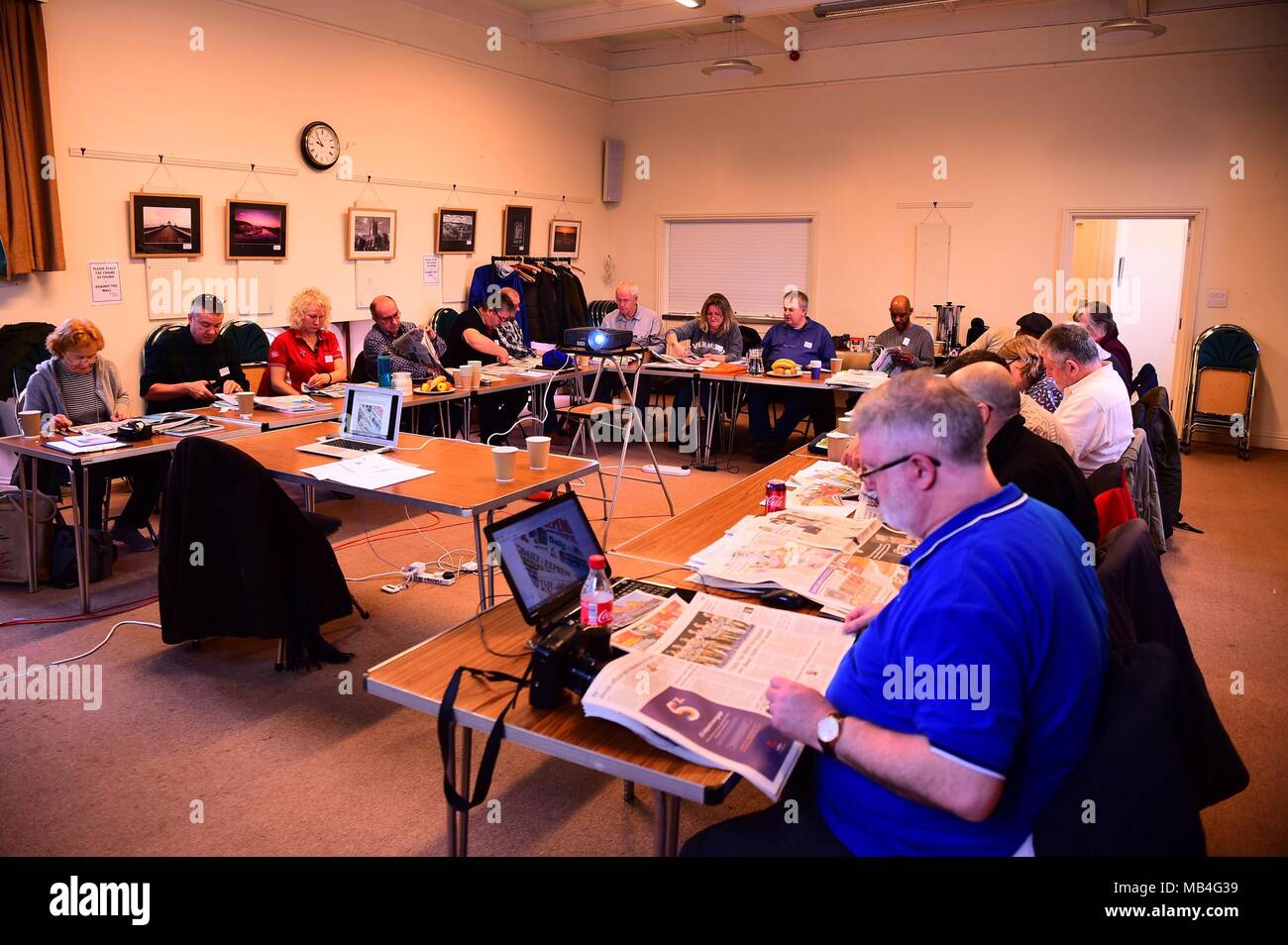 Cirencester England UK, Samstag, 07. April 2018 begeisterte Fotografen, die an der jährlichen Alamy Stock Photography Workshop unter der Unterricht von professionellen Fotografen Keith Morris, in Cirencester im Herzen der englischen Cotswolds Foto © Keith Morris/Alamy leben Nachrichten Stockfoto
