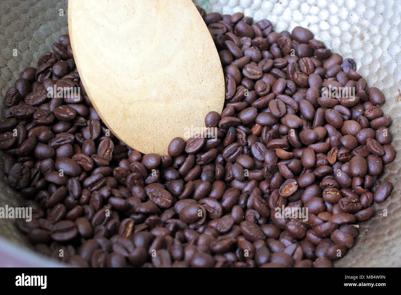 Foto von gerösteten Kaffeebohnen in den jar Stockfoto