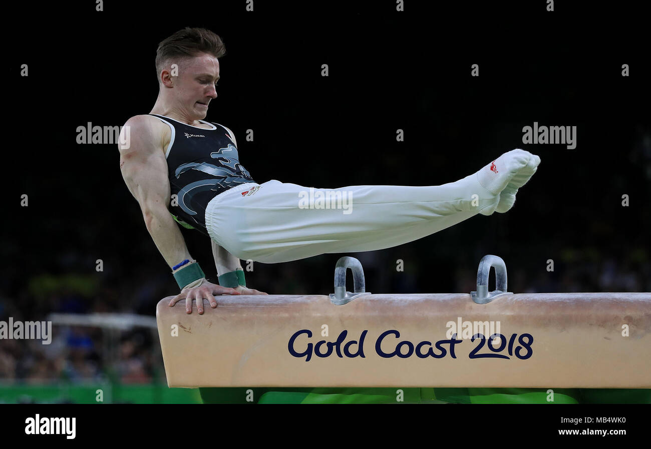 England's Nil Wilson auf dem Pferd auf dem Weg zum Gewinn einer Goldmedaille bei den Herren Individuelle all-round Finale mit Trainer Ben Collie an der Coomera Sporthalle am Tag drei der Commonwealth Games 2018 in der Gold Coast, Australien. Stockfoto