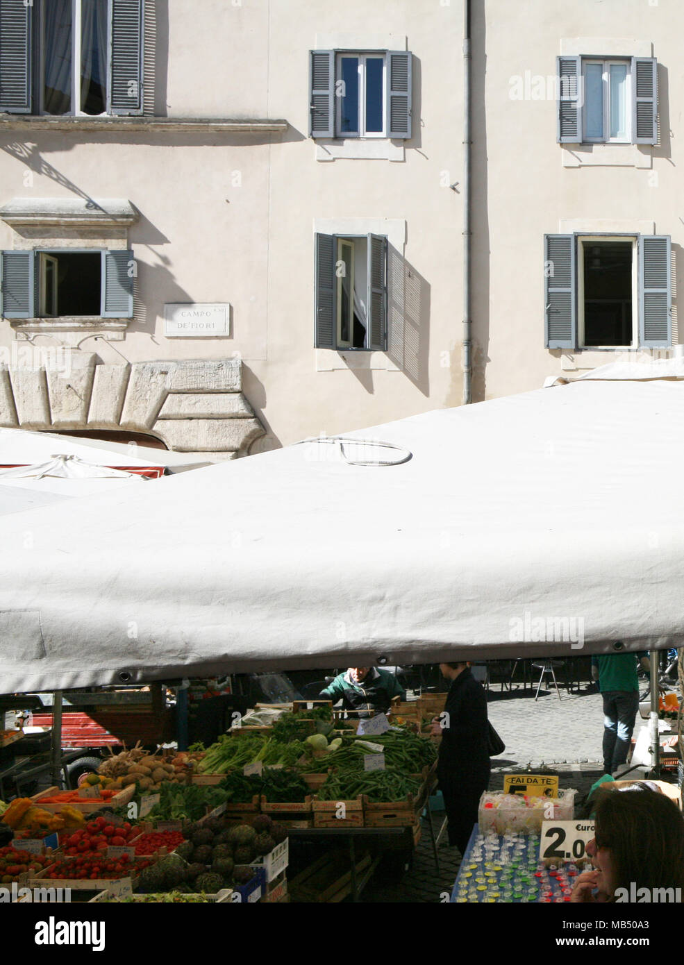Campo de' Fiori Obst und Gemüse Markt Regenschirm, Rom Italien Stockfoto
