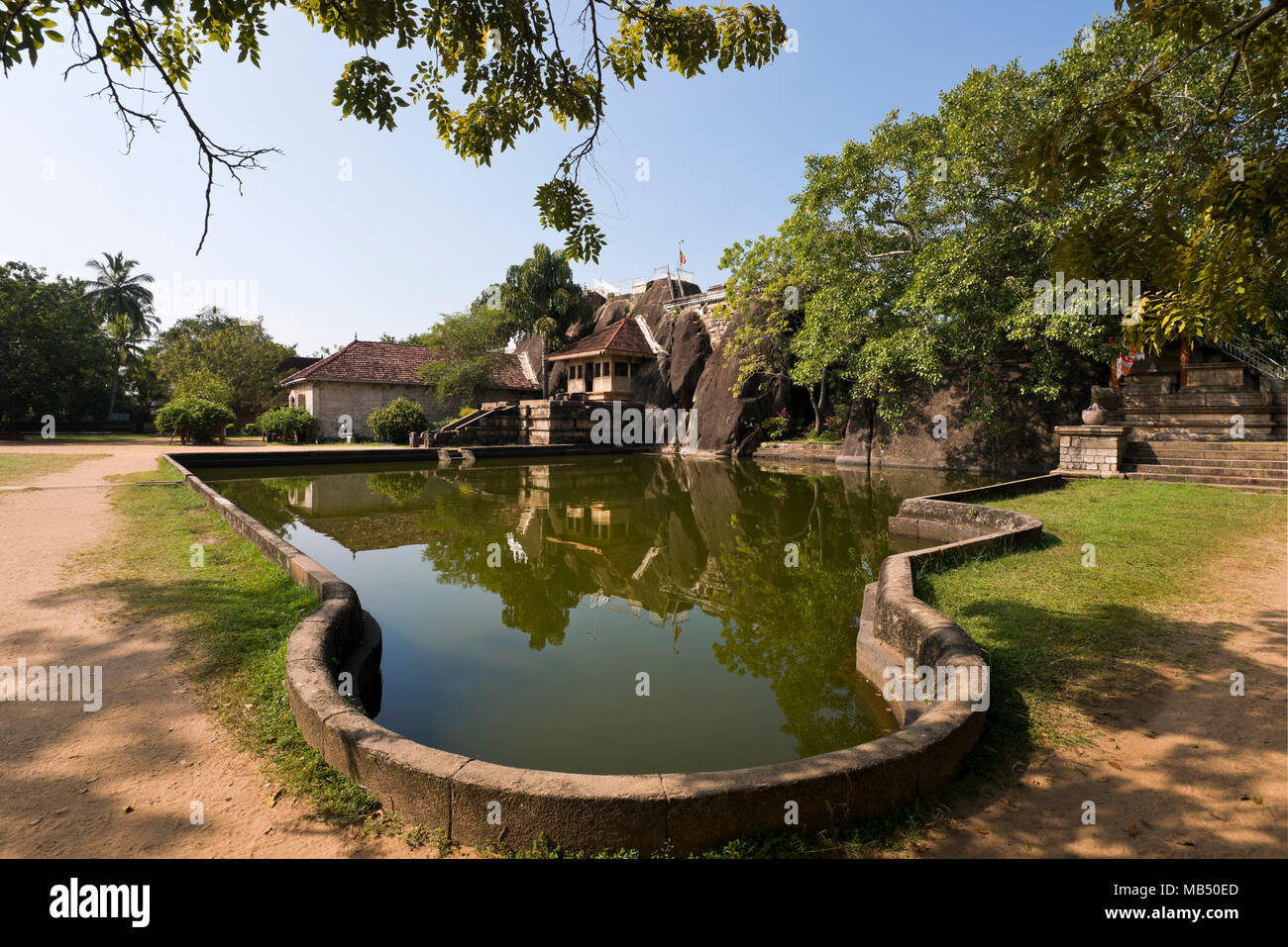 Horizontale Ansicht über Isurumuniya Tempels in Anuradhapura, Sri Lanka. Stockfoto