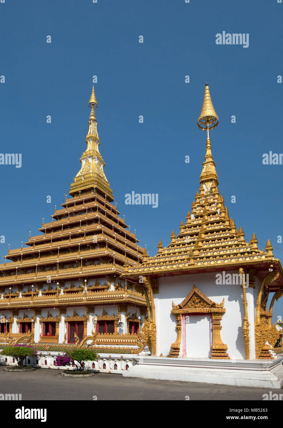 9-stöckige Stupa Phra Mahathat Kaen Kakhon, Wat Nong Waeng Tempel, Khon Kaen, Isan, Thailand Stockfoto