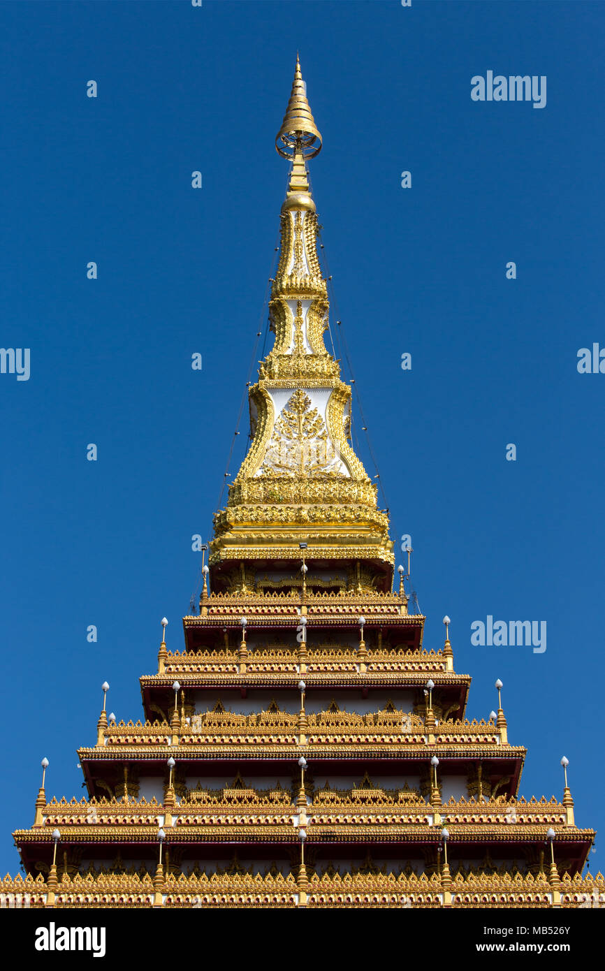 Tipp Der Tipp der 9-stöckige Stupa Phra Mahathat Kaen Kakhon, Wat Nong Waeng Tempel, Khon Kaen, Isan, Thailand Stockfoto