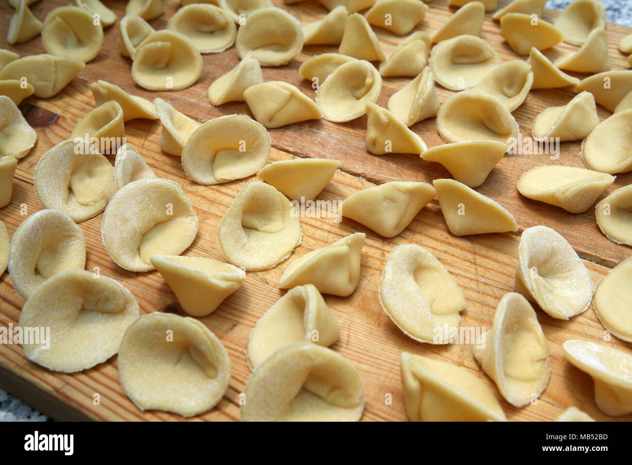 Rohe Pasta Orecchiette Stockfoto