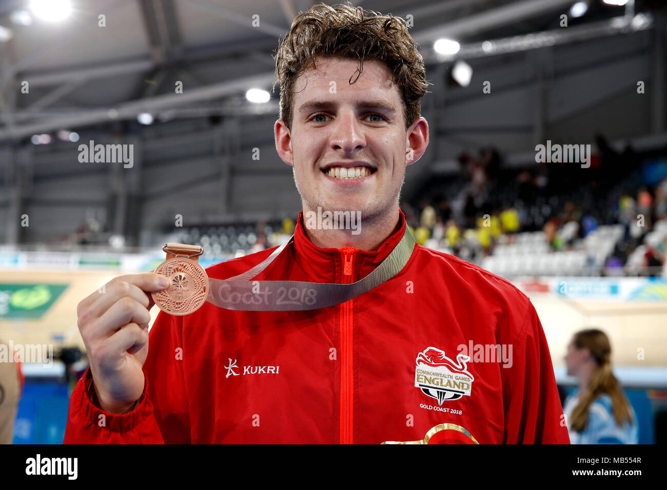 England's Christopher Latham feiert mit seiner Bronzemedaille bei den Herren 15 km Scratch Race Finale bei den Anna Meares Velodrom bei Tag drei der Commonwealth Games 2018 in der Gold Coast, Australien. Stockfoto