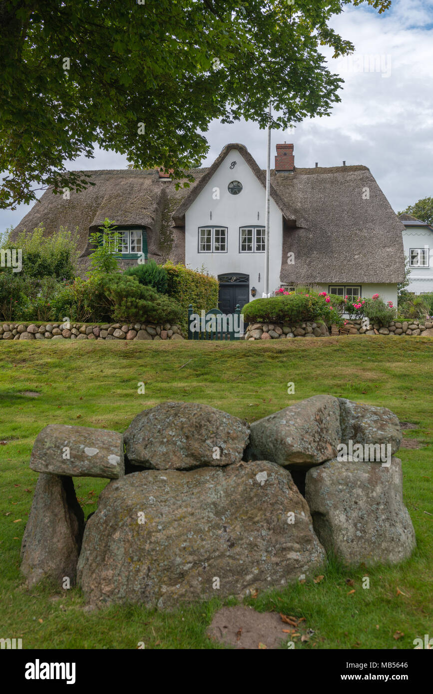 Traditionelle friesische Haus mit Reetdach, Keitum, Nordsee Insel Sylt, Schleswig-Holstein, Deutschland, Europa Stockfoto