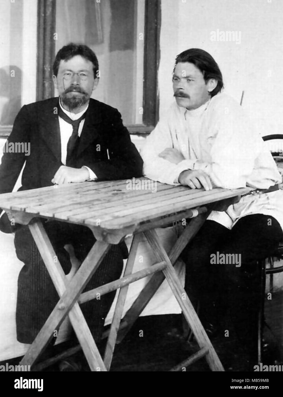 Der russische Schriftsteller Maxim Gorki auf der rechten Seite mit anderen Thema Anton Tschechow 1900 Stockfoto Der russische Schriftsteller Maxim Gorki auf der rechten Seite mit anderen Thema Anton Tschechow 1900 Stockfoto