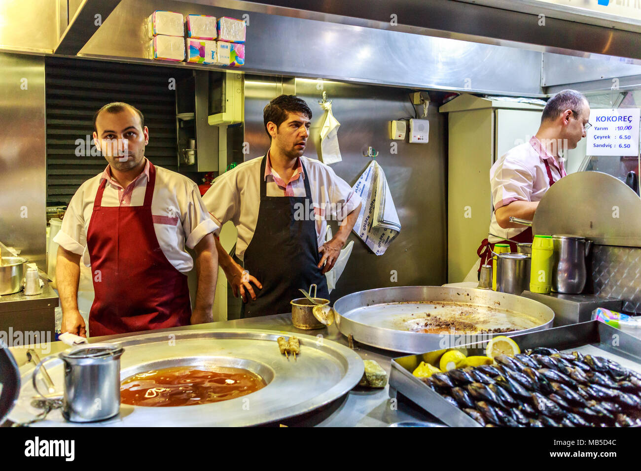 Türkische Köche, Seafood Restaurant, Istanbul, Türkei Stockfoto