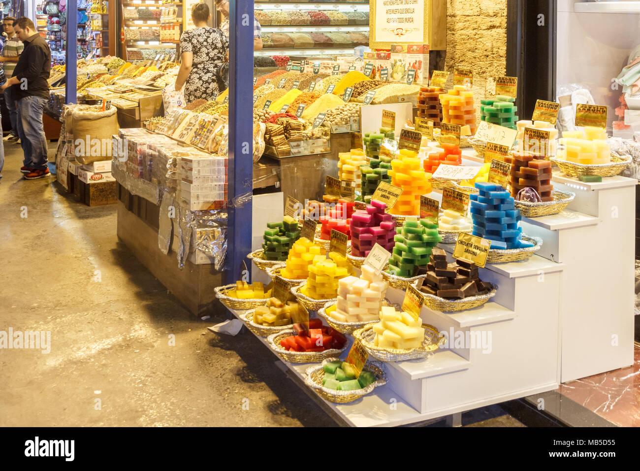 Seifen und Gewürze für Verkauf, Spice Bazaar, Istanbul, Türkei Stockfoto