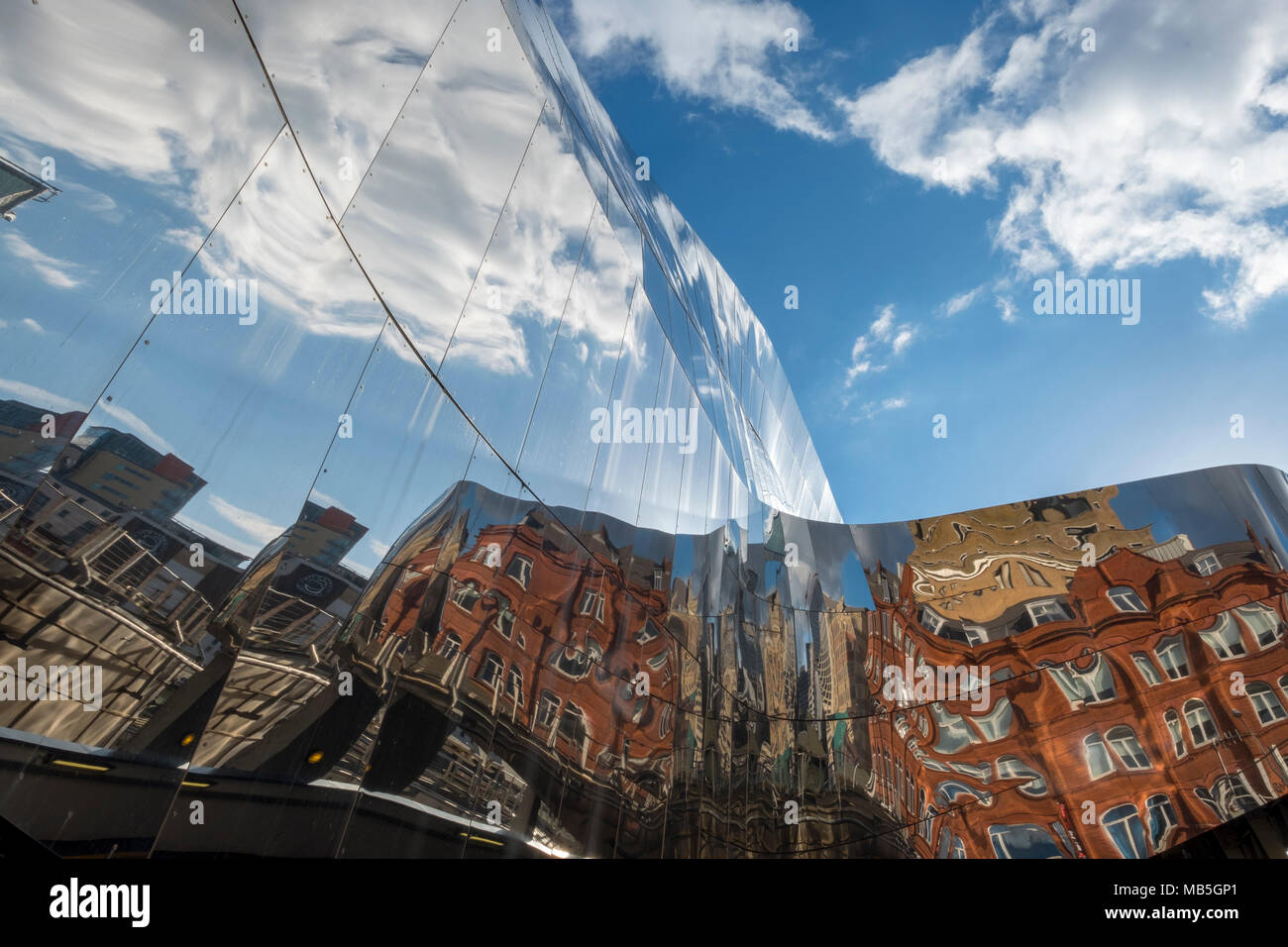 Reflexionen von Birmingham von der Grand Central Station, Birmingham Stockfoto
