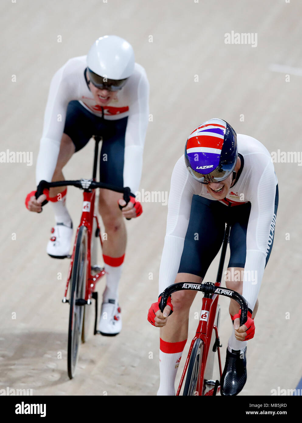 Englands Oliver Wood (rechts) und Christopher Latham in der Männer 15 km Scratch Race Finale bei den Anna Meares Velodrom bei Tag drei der Commonwealth Games 2018 in der Gold Coast, Australien. Stockfoto