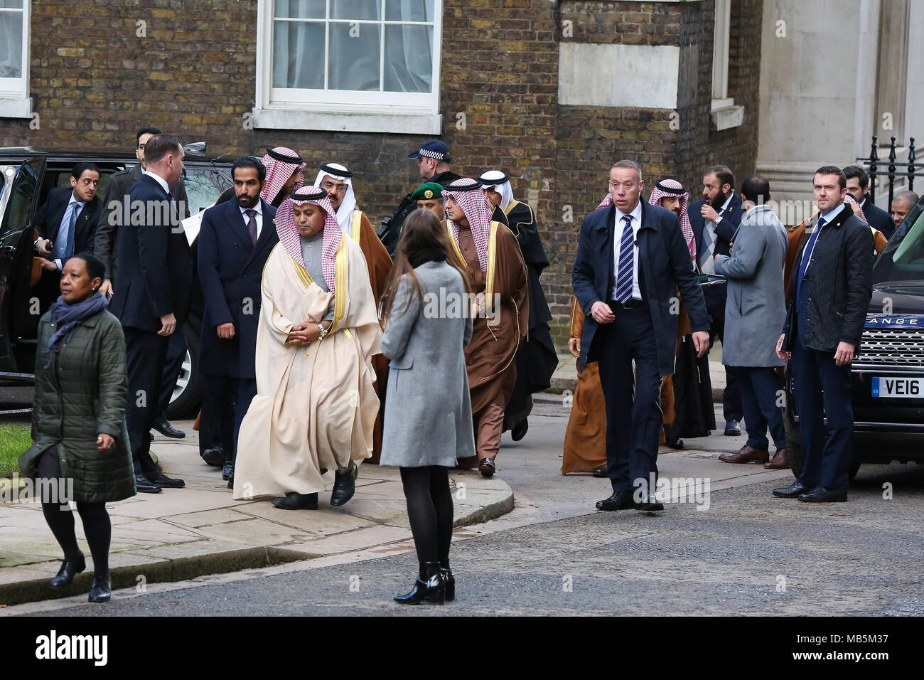 Der britische Premierminister Theresa May begrüßt seine Königliche Hoheit Mohammed Bin Salman, der Kronprinz von Saudi-arabien in Downing Street Nr.10. Kronprinz Mohammed Bin Salman ist zu Besuch in Großbritannien zum ersten Mal seit er als Kronprinz im Juni 2017 Mit: Atmosphäre, Wo: London, Großbritannien Wann: 07 Mar 2018 Credit: Dinendra Haria/WANN Stockfoto