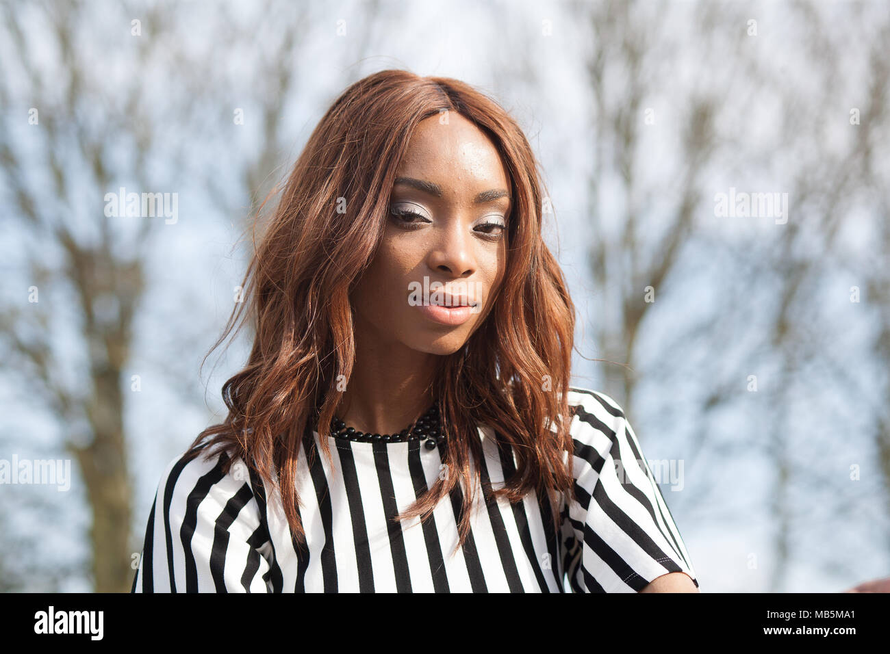 West Indian Frau Kleidung posing Stockfoto