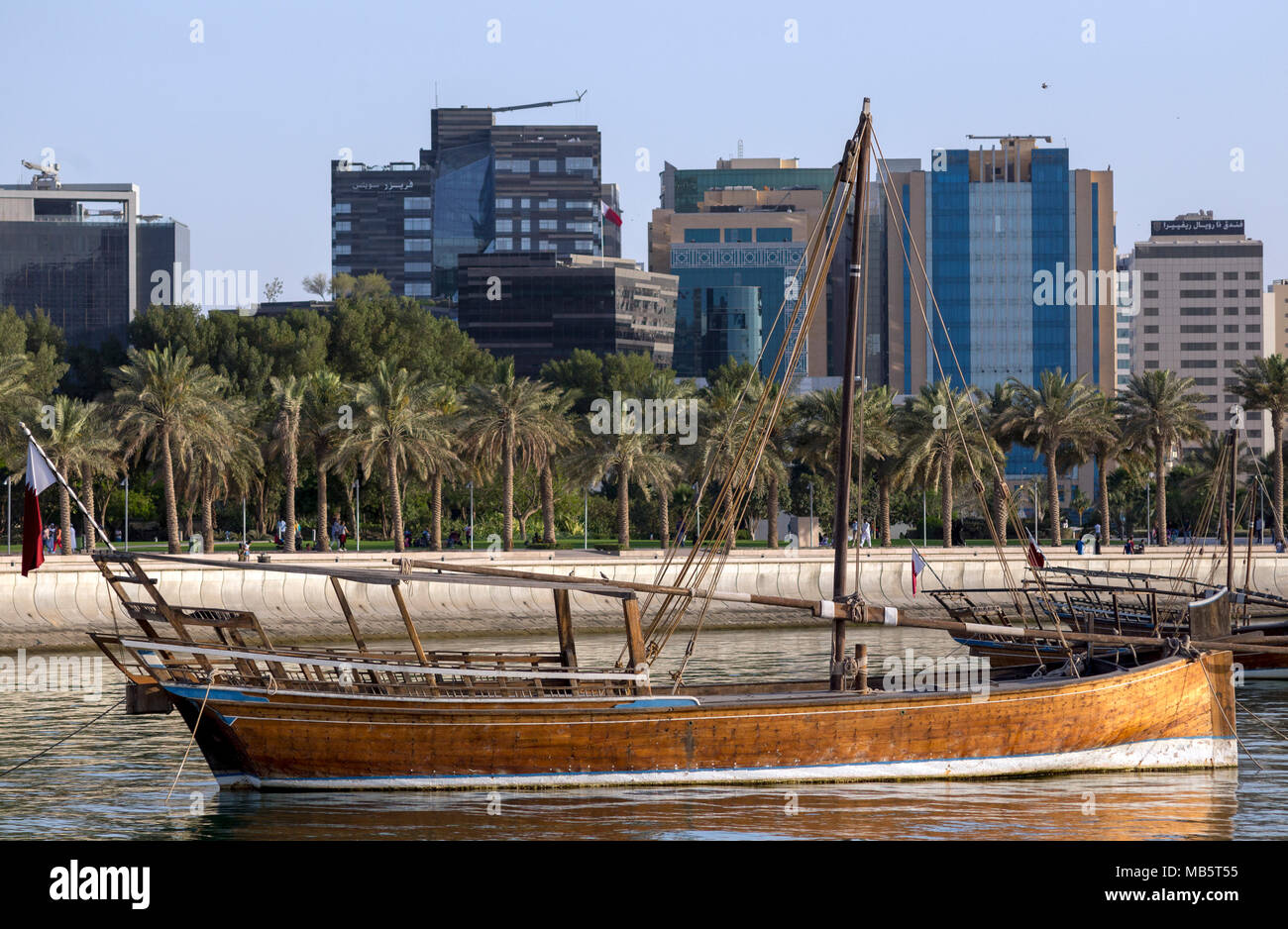 DOHA, Katar - 7. April 2018: eine Art Dhow bekannt als jalibut im Museum Lagune in Doha verankert. Stockfoto