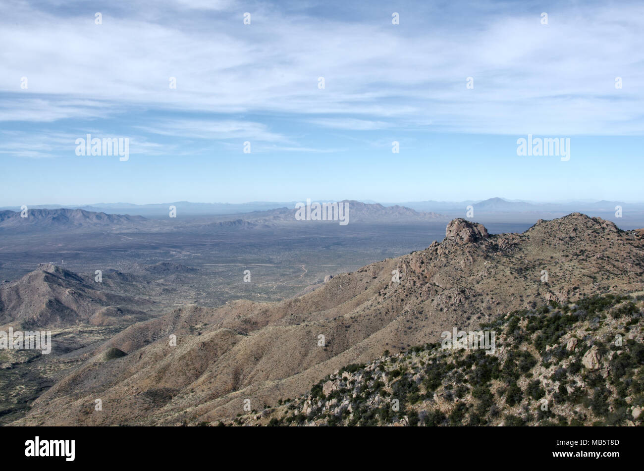 Die quinlan Berge und Sonoran Wüste als von Kitt Peak National Observatory gesehen. Kitt Peak ist ein astronomisches Observatorium in der Sonora Deser Stockfoto