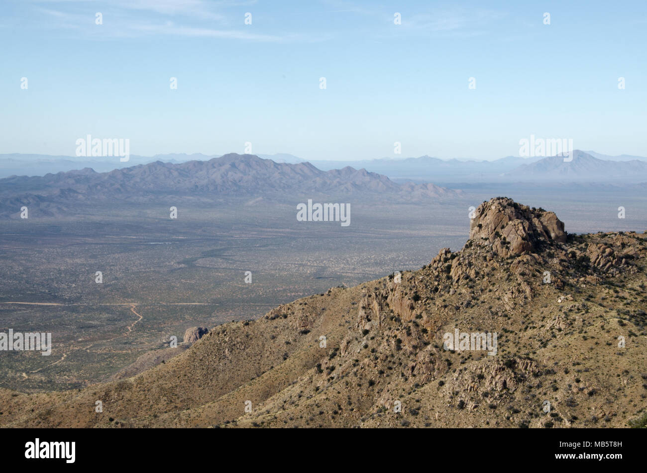 Die quinlan Berge und Sonoran Wüste als von Kitt Peak National Observatory gesehen. Kitt Peak ist ein astronomisches Observatorium in der Sonora Deser Stockfoto