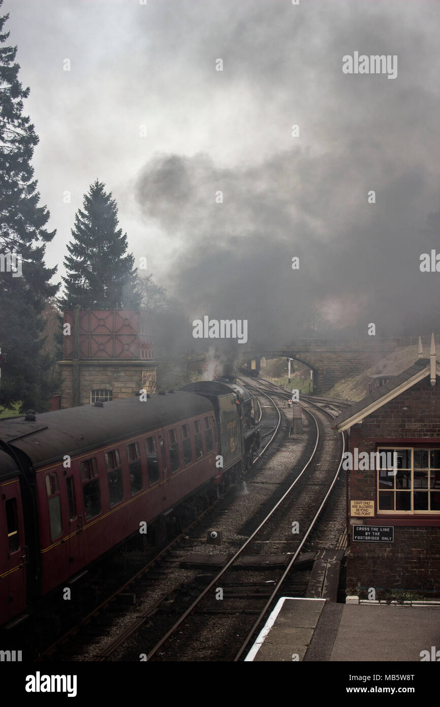 Dampf Zug ab Bahnhof Goathland, Großbritannien Stockfoto
