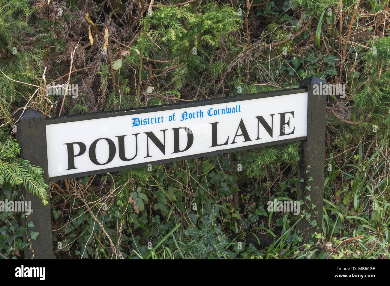 Straßenschild der Pound Lane in Bodmin, Cornwall. Mögliche Metapher für persönliche Finanzen, Finanzen und Geld Fragen, Straßenschilder Großbritannien. Stockfoto