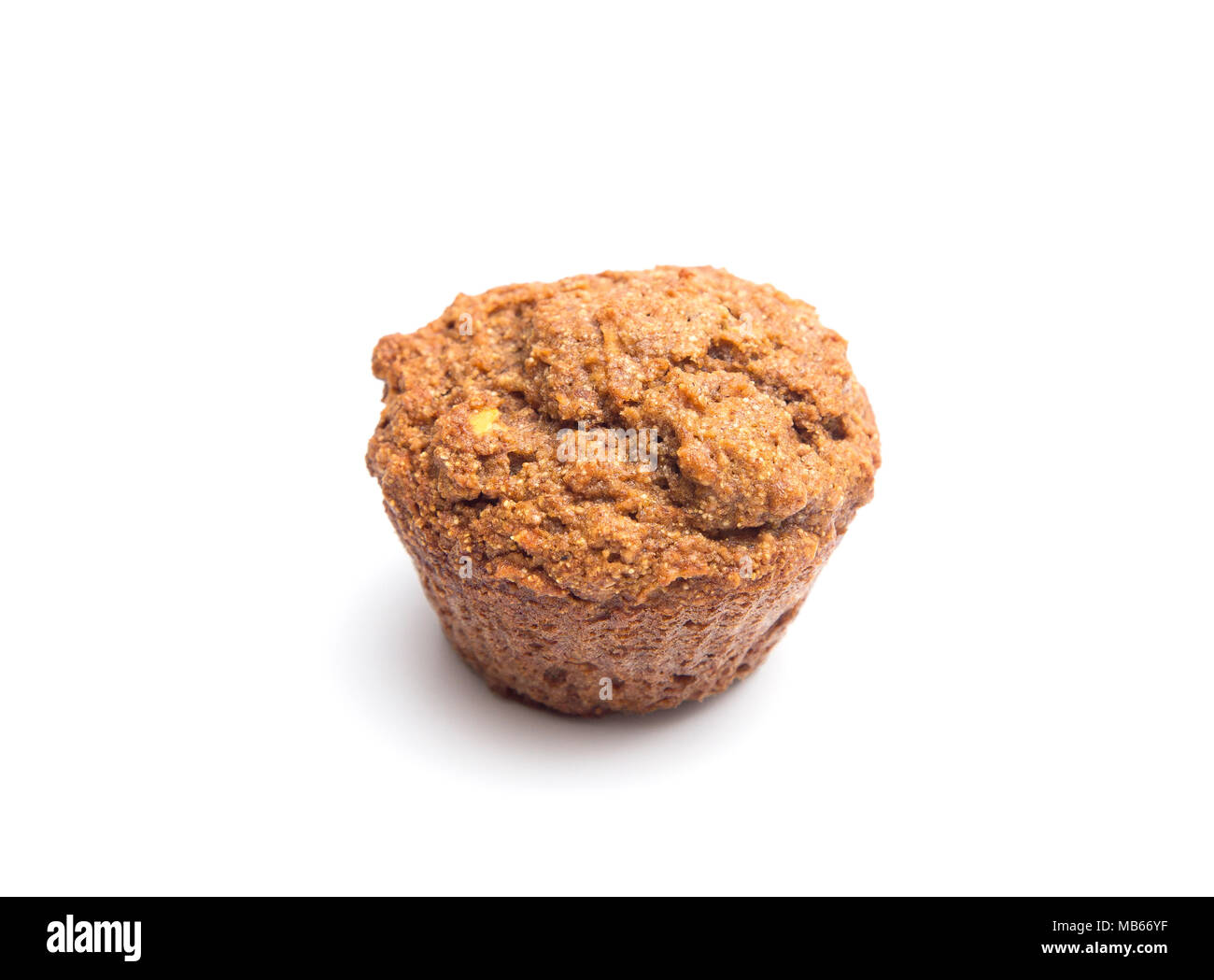 Apple Cinnamon Pecan Muffins auf weißem Hintergrund Stockfoto