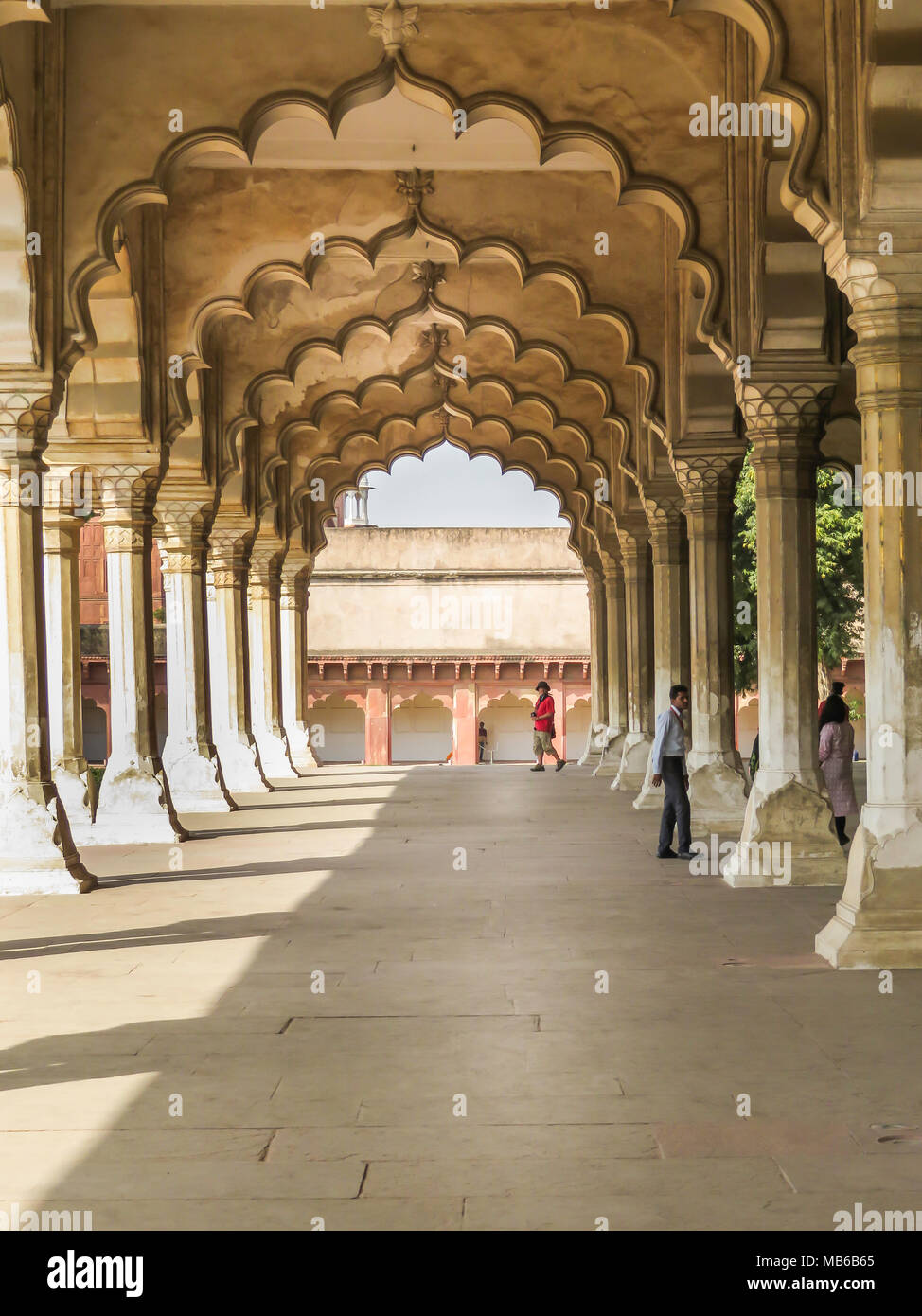 Der 'Diwan-i-Aam" (Halle der öffentlichen Publikum) ist eine rechteckige Halle mit einer Fassade von Bögen und Säulen, die feine Handwerkskunst Stockfoto