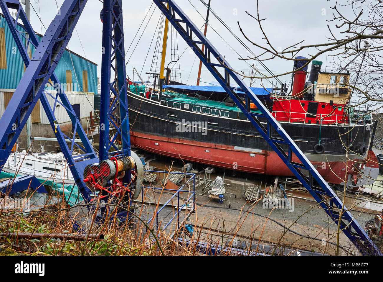 Reparaturen durchgeführt, um Boot im Crinan Boatyard Stockfoto