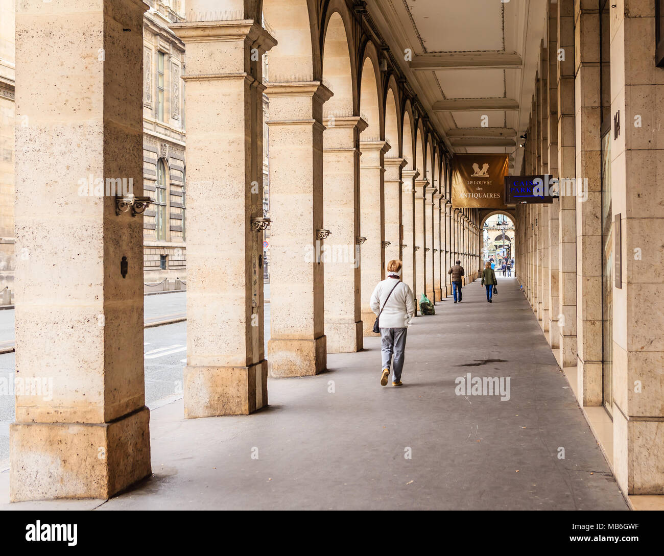 Arcade Gebäude Louvre der Antiquitätenhändler. Paris, Frankreich Stockfoto