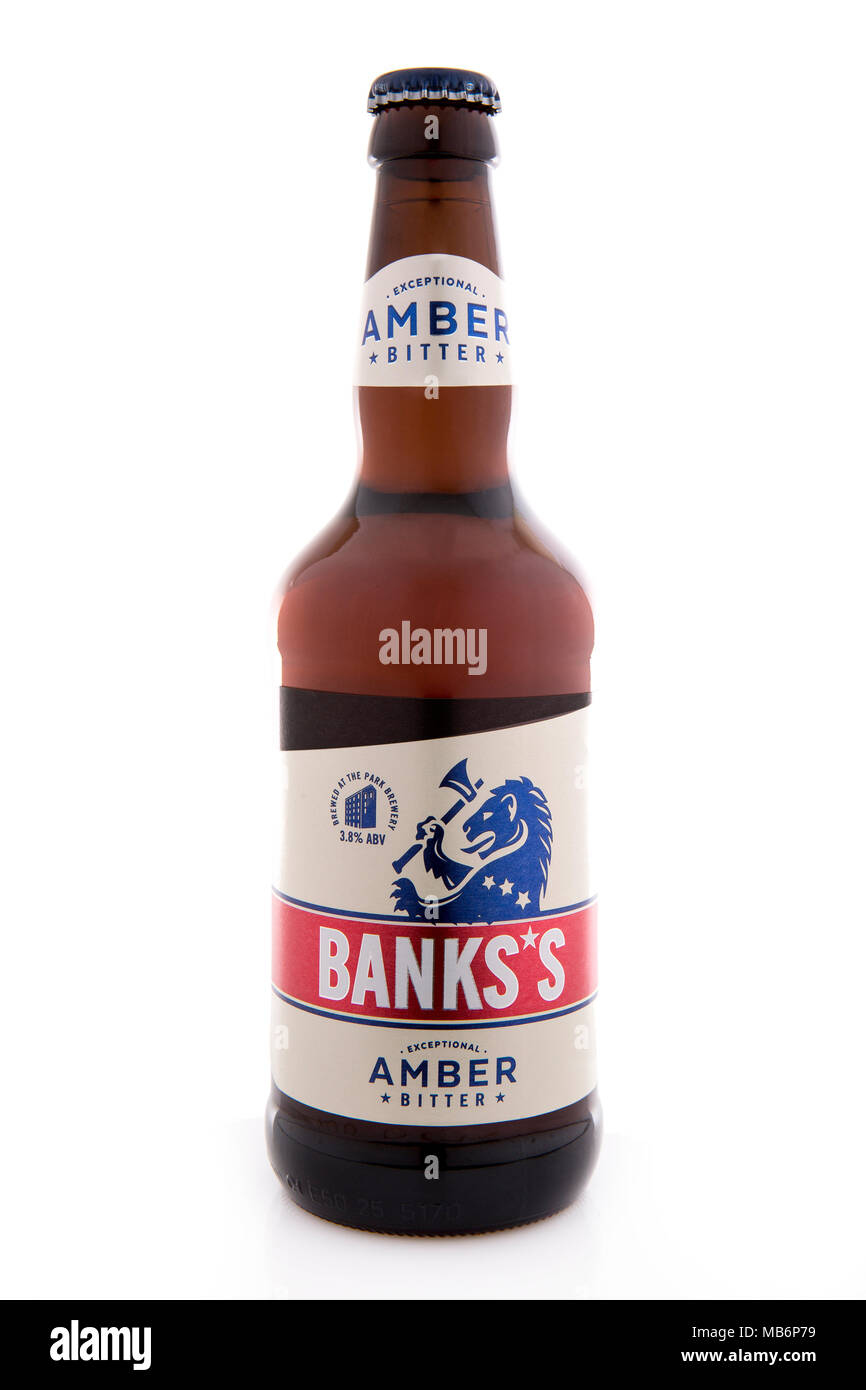 SWINDON, UK - April 08, 2018: Flasche Banken die außergewöhnliche Amber Bitter im Park Brauerei auf einem weißen Hintergrund gebraut Stockfoto