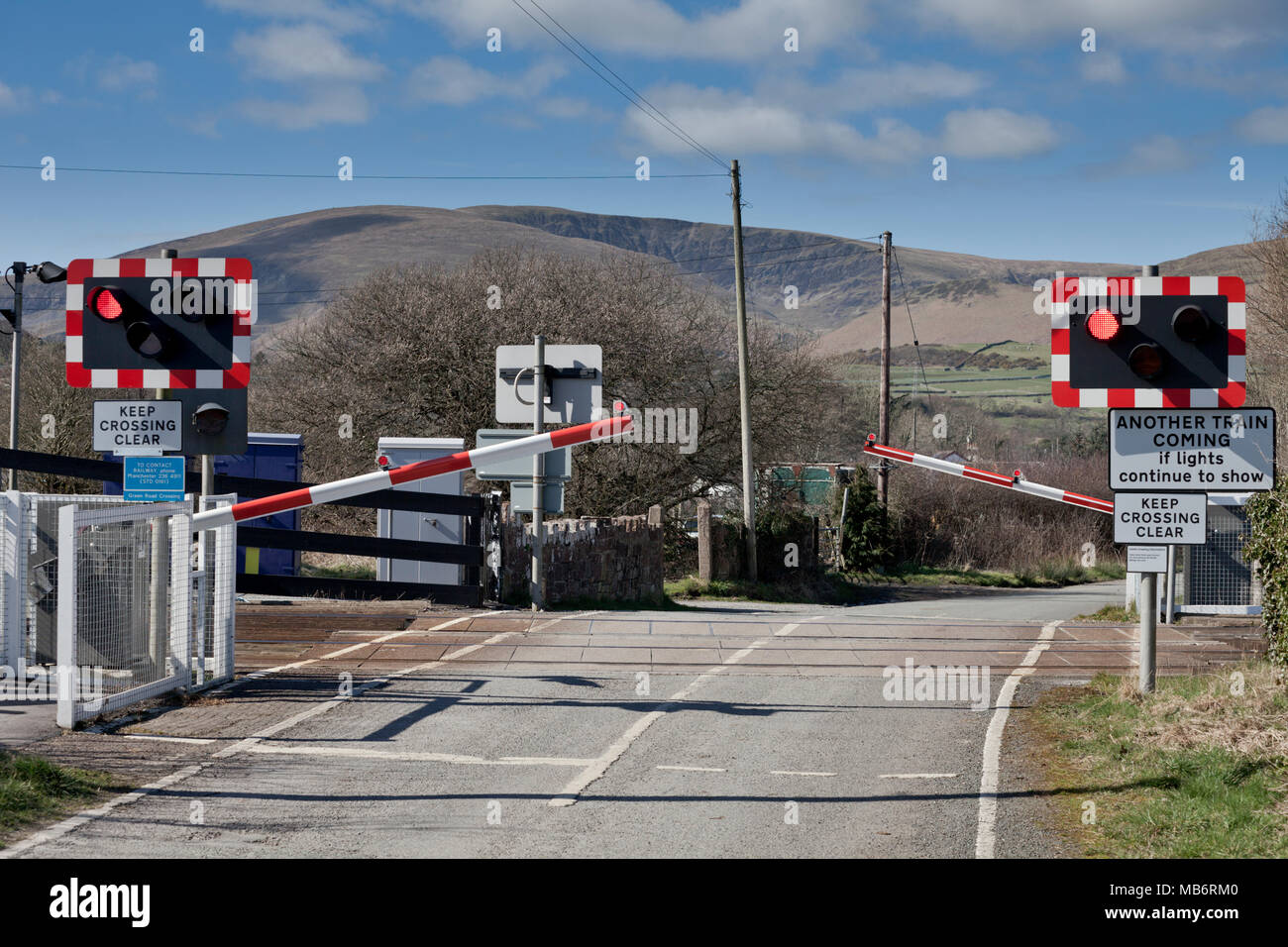 21/03/2015 Green Road automatische Hälfte Barriere Bahnübergang, Millom, Cumbria Stockfoto