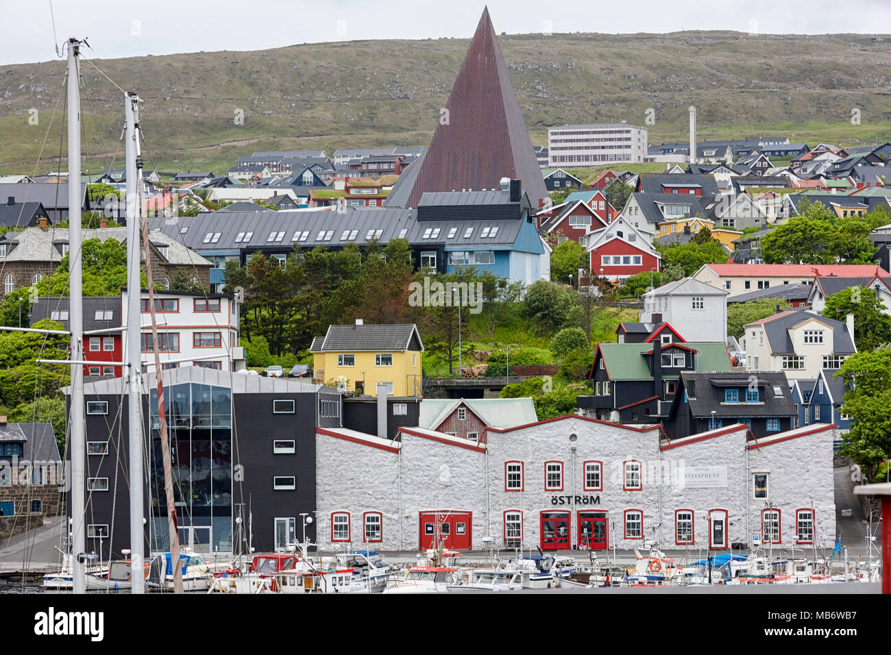 Ostrom Gebäude in Torshavn Hafen auf Streymoy Island, Färöer Inseln Stockfoto